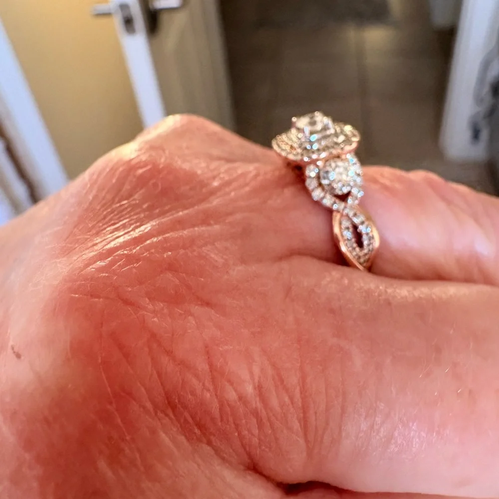 Stunning Diamond Rose Gold engagement Ring - Picture 6 of 9